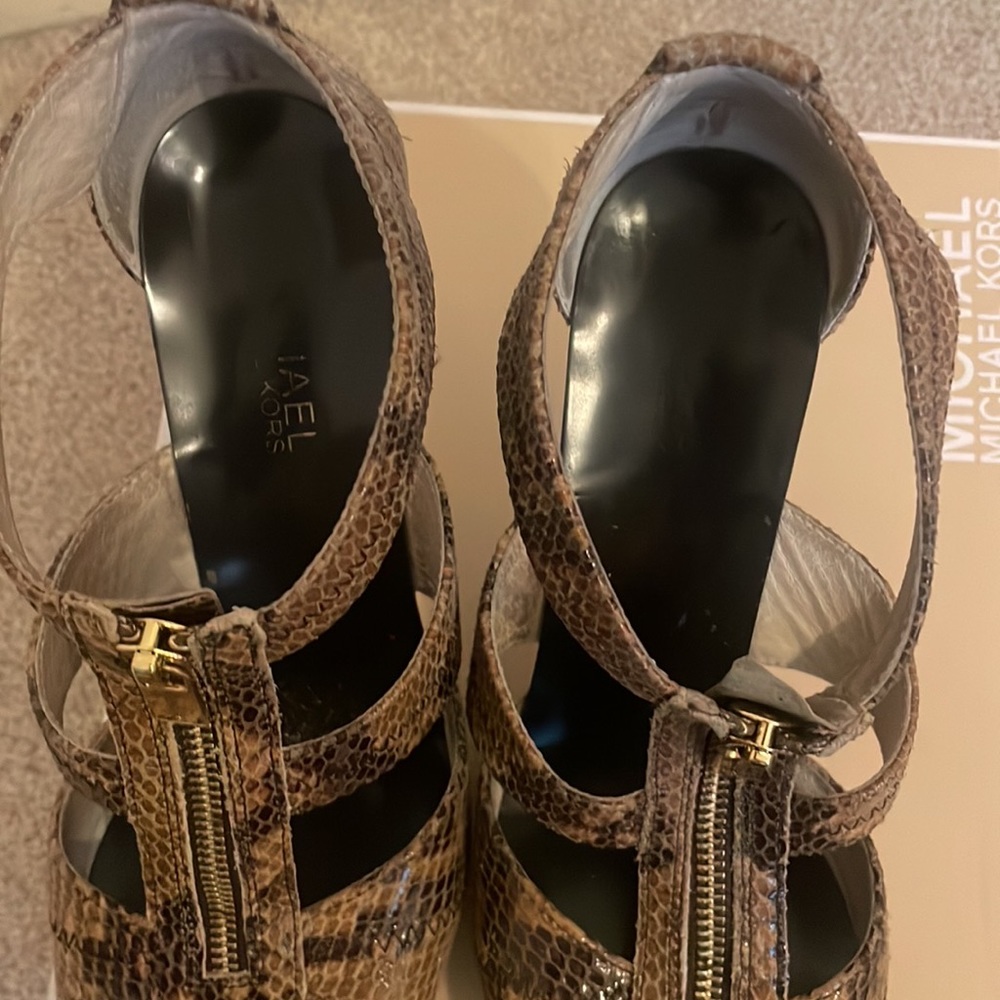 Michael Kors Berkeley T Strap Sandal